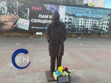 В Херсоне открыли памятник уличному музыканту Анатолию Малышевскому
