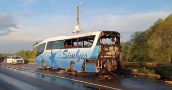 Пассажирский автобус с десятками пассажиров загорелся на Львовщине (ФОТО)