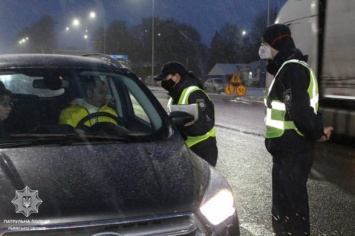 Украинским полицейским расширили полномочия для остановки и проверки авто
