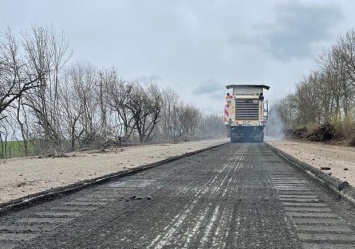 Впервые за 55 лет: в Днепропетровской области ремонтируют трассу в сторону Никополя