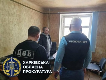 Мужа заковали в наручники и избили, а жену затащили в машину: в Харькове четверо полицейских пойдут под суд за превышение полномочий