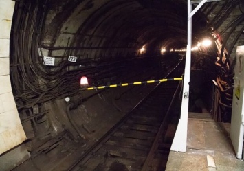 На "Арсенальной" мужчина прыгнул под поезд: метро поменяло режим работы на час