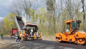 На Черниговщине ремонтируют дорогу к Ичнянскому национальному парку