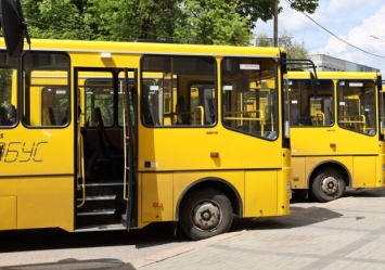 На уроки с комфортом: в Днепропетровской области 13 школ получили новые автобусы