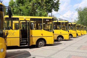 В 13 школ Днепропетровщины отправились новые автобусы