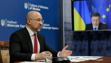 Шмыгаль обсудил с Домбровскисом экономическое сотрудничество Украины и ЕС