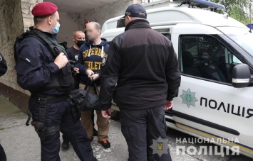 Киевская полиция установила подозреваемого в убийстве 5-летней давности (видео)