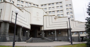 КСУ анонсировал принятие решения по отмене "мажоритарки" на выборах Рады