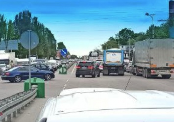 Оборвались провода: на Запорожском шоссе огромная пробка