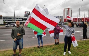 В Беларуси намерены запретить бело-красно-белый флаг как "символ нацизма"