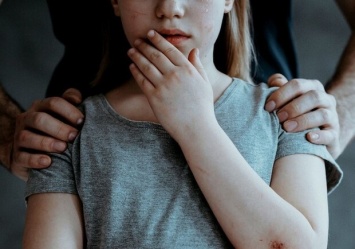 Наснимал на срок в тюрьме: в Киеве фотограф шантажировал детей для съемки порно