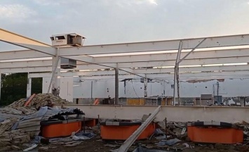 Разруха в Горловке: мародеры разобрали здание супермаркета «Амстор» до основания, - ФОТО