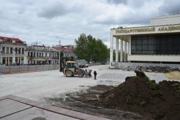 Как продвигается ремонт скверов и площадей Симферополя, - ФОТО