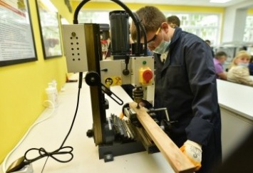 В Днепре «Интерпайп» открыл школьную лабораторию мехатроники и кабинет трудов нового поколения