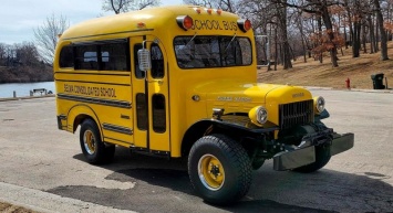 В сети показали безумный школьный автобус 1948 года выпуска