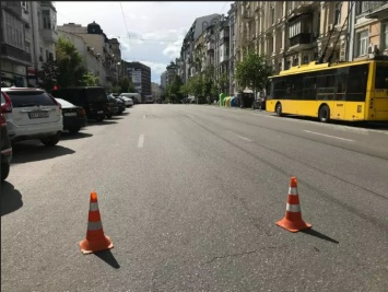 В Киеве на улице Саксаганского обнаружили бомбу. Ее заложили возле авто