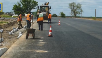 На Херсонщине ремонтируют дорогу к Черному и Азовскому морям