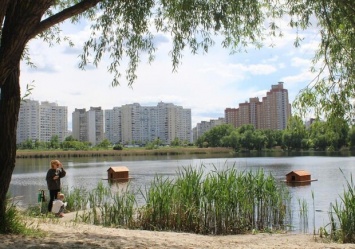 На Позняках продолжают строить фитнес-парк "Озеро Лебединое": что уже обустроили