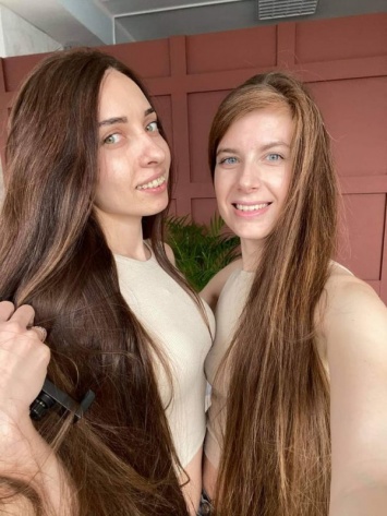 Встреча двух Рапунцель: длинноволосая красавица из Днепра встретила своего "двойника"