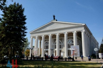 Через месяц с масштабными гастролями в Севастополе впервые выступит Донецкая муздрама