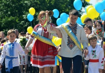 Прощай, школа: в Днепропетровской области выпустились более 17 тысяч детей