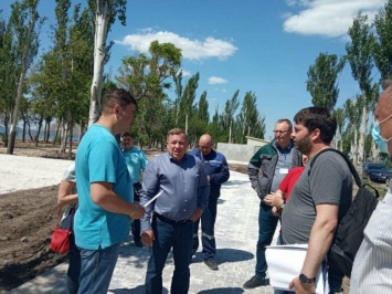 "Задумка колоссальная". В Мариуполе ремонтируют Набережную, - ФОТОРЕПОРТАЖ