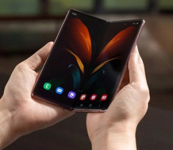 Samsung намерена продать 7 миллионов смартфонов с гибким экраном до конца 2021 года