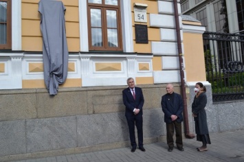 В Киеве установили мемориальную доску Борису Патону