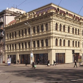 Торговый дом, библиотека и ресторан: история здания на углу Мономаха и проспекта Яворницкого (ФОТО)