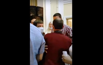 "Ударил с размаху в голову": депутат отправил коллегу на больничную койку