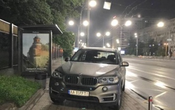 Киевлян возмутил «герой парковки» на BMW, фото