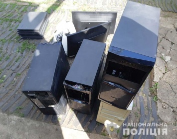 Мониторы, системники и ноутбуки: под Днепром местный житель обворовал школу