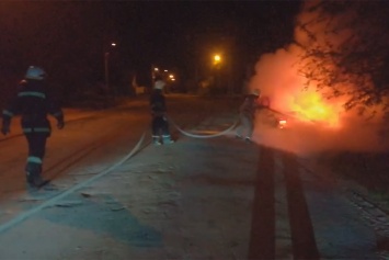 Под Днепром водитель чудом выбрался из горящей машины