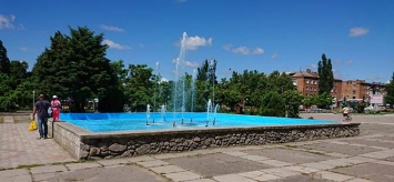 В Новой Каховке возобновили работу излюбленного горожанами фонтана возле кинотеатра