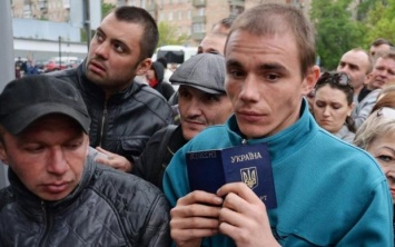 Раде рекомендуют стимулировать украинцев за рубежом вернуться на родину
