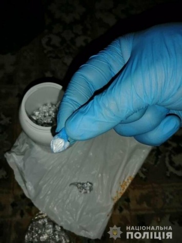 В Харькове мать с дочерью фасовали метадон на дозы и продавали их наркозависимым, - ФОТО