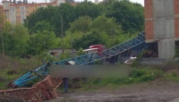 В Черновцах упал строительный кран: сильно пострадал мужчина
