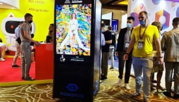 Дубайская компания создала робота-рекламщика