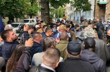 Активисты потребовали от "Свободы" исключить из партии Мирошниченко и вот почему