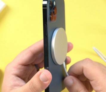 Зарядка MagSafe помогла владельцу спасти iPhone
