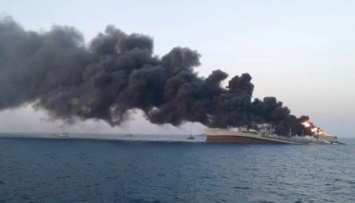 Самый большой корабль ВМС Ирана после пожара затонул в Оманском заливе