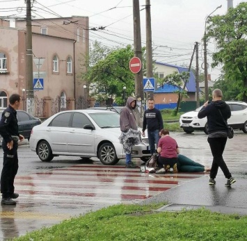 Груда покореженного железа и пострадавшая женщина-пешеход. Что спровоцировало всплеск ДТП в Мариуполе, - ФОТО