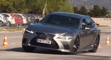 Lexus LS не справился с «лосиным тестом» (ВИДЕО)