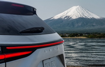 Есть первое официальное фото и дата презентации нового Lexus NX
