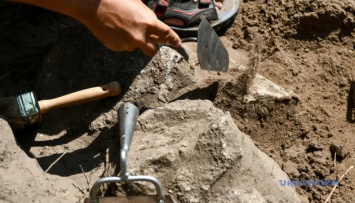 "Черные археологи" грабят раскопки на острове Березань