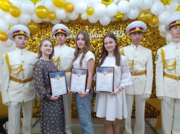 Талантливых школьников из Мелитополя чествовали в Запорожье