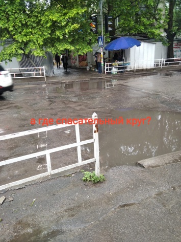 На сезон дождей херсонцы предлагают организовать лодочные переправы на улицах города