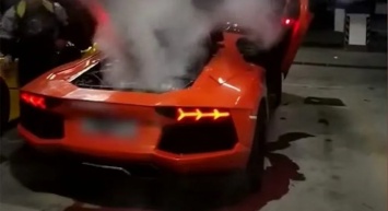 Китаец пытался пожарить мясо на пылающих выхлопных газах Lamborghini Aventador (ВИДЕО)