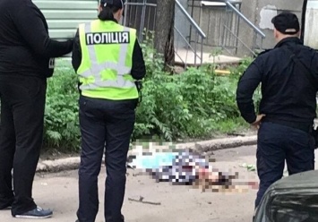 Разбилась насмерть: в Харькове женщина выпала с 9 этажа