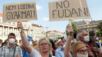 В Будапеште массовые протесты против строительства китайского университета